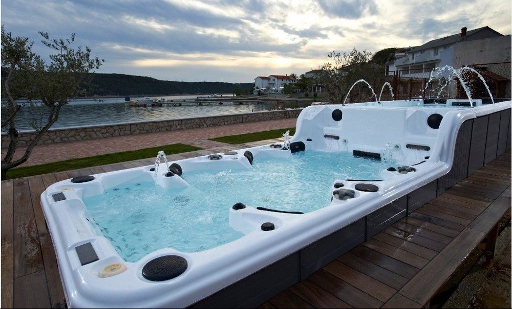 Swimspa Flood 859 (Stort och lyxigt swimspa)