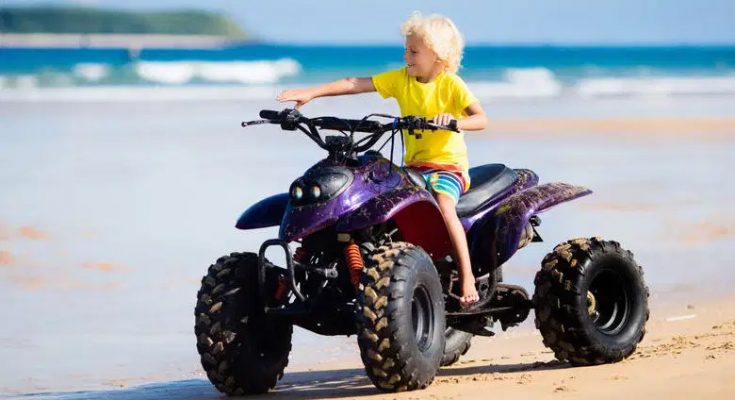 Bästa ATV (Fyrhjuling) För Barn (Bensin & Eldriven)