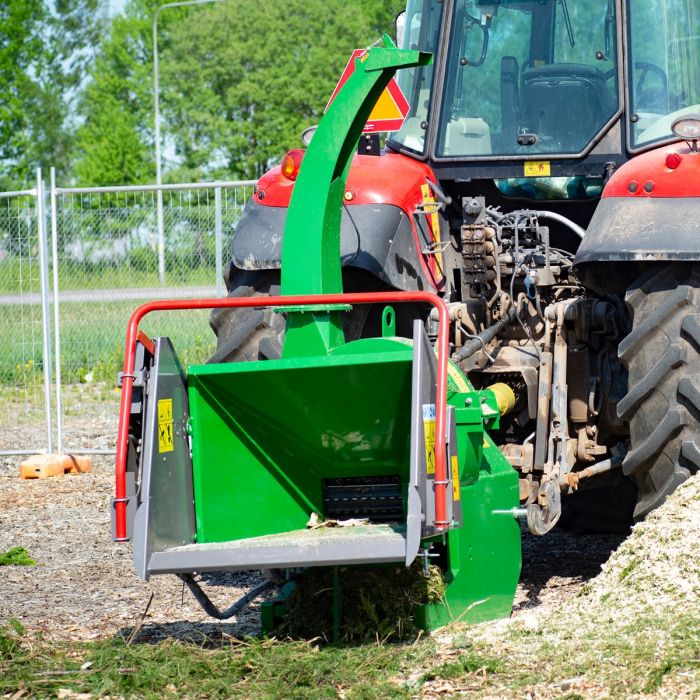 Flishugg 170 - Flishugg till traktor - Hydraulisk inmatning med pump och tank